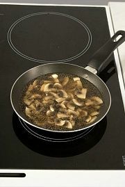Приготовление блюда по рецепту - Мясо, запеченное в грибном соусе. Шаг 1